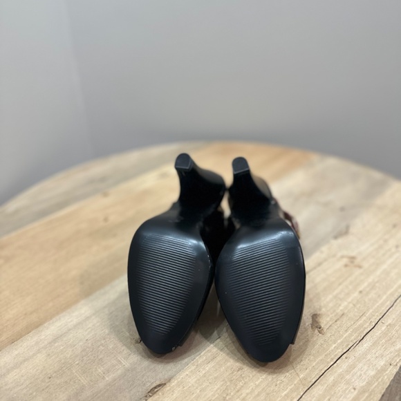 Steve Madden Black Patent Leather Ankle Block Heels w/ Red Patent Strap Size 7.5 - Picture 3 of 4